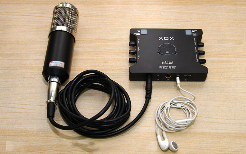 4- Kết nối với mic thu âm thông qua dây tín hiệu