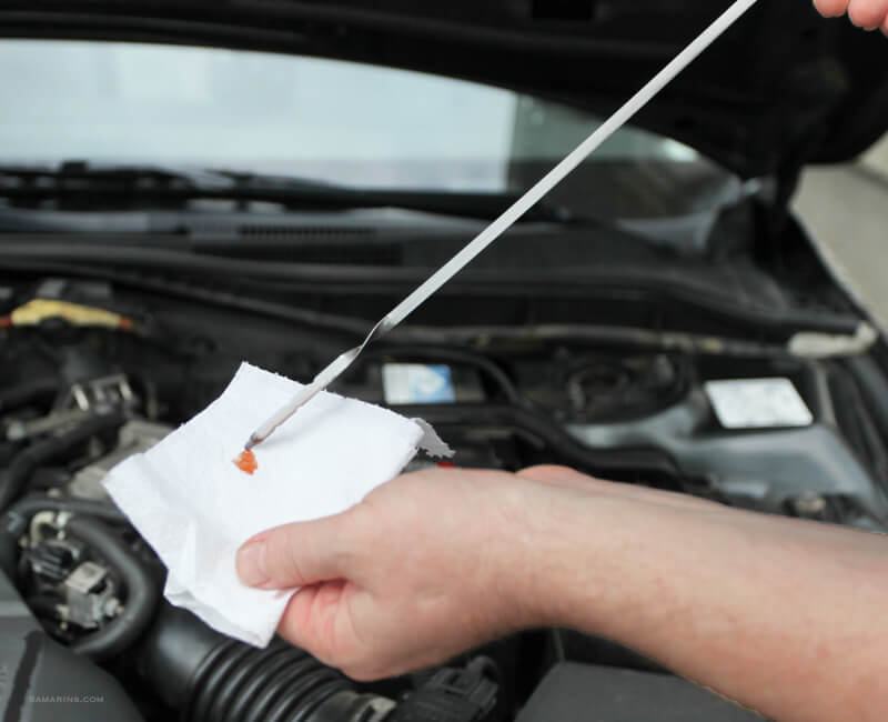 Kiểm tra nhớt ô tô để thay dầu đảm bảo hoạt động xe