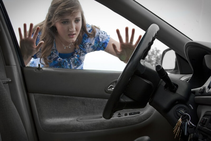 Bật mí cho bạn các cách mở cửa xe ô tô khi bị khóa an toàn, hiệu quả